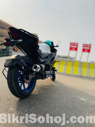 Yamaha R15M BS7 Carbon